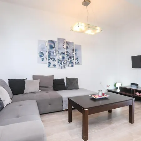 Alexia's Menta Apartament Ýpsos